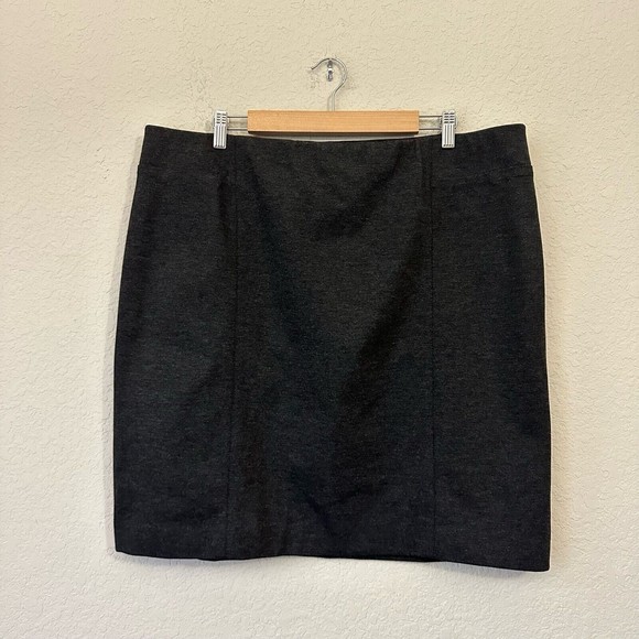 NWT J. JILL Ponte Pencil Skirt Pull On in Dark Charcoal - Picture 1 of 10